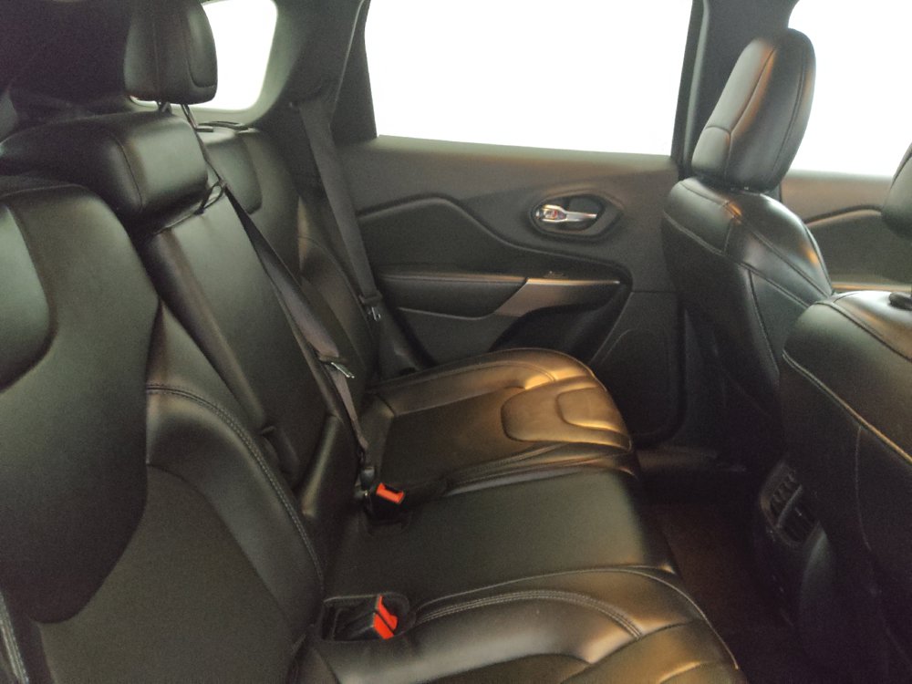 Used 2020 Jeep Cherokee Latitude Plus w/ Cold Weather Group FWD image 19