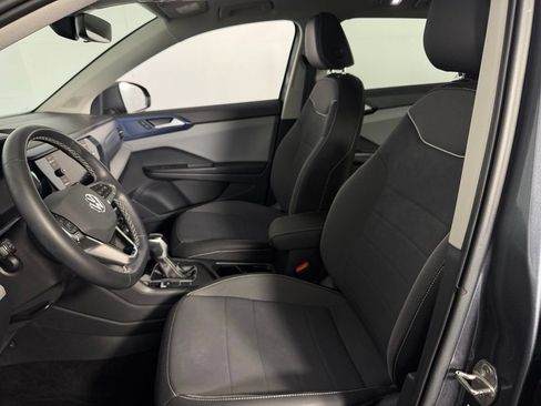 Used 2023 Volkswagen Taos SE w/ Panoramic Sunroof Package FWD image 21