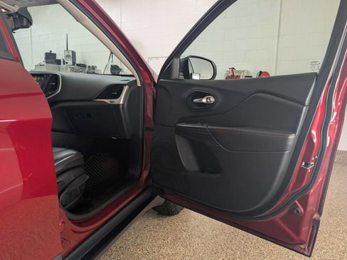 Used 2016 Jeep Cherokee Trailhawk w/ Leather Interior Group image 19