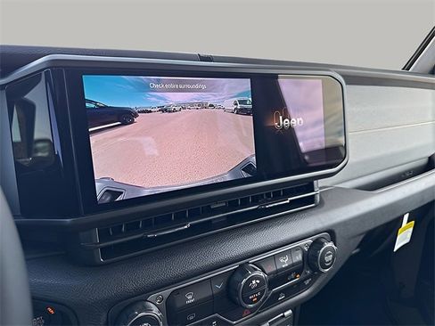 New 2025 Jeep Gladiator Sport image 19