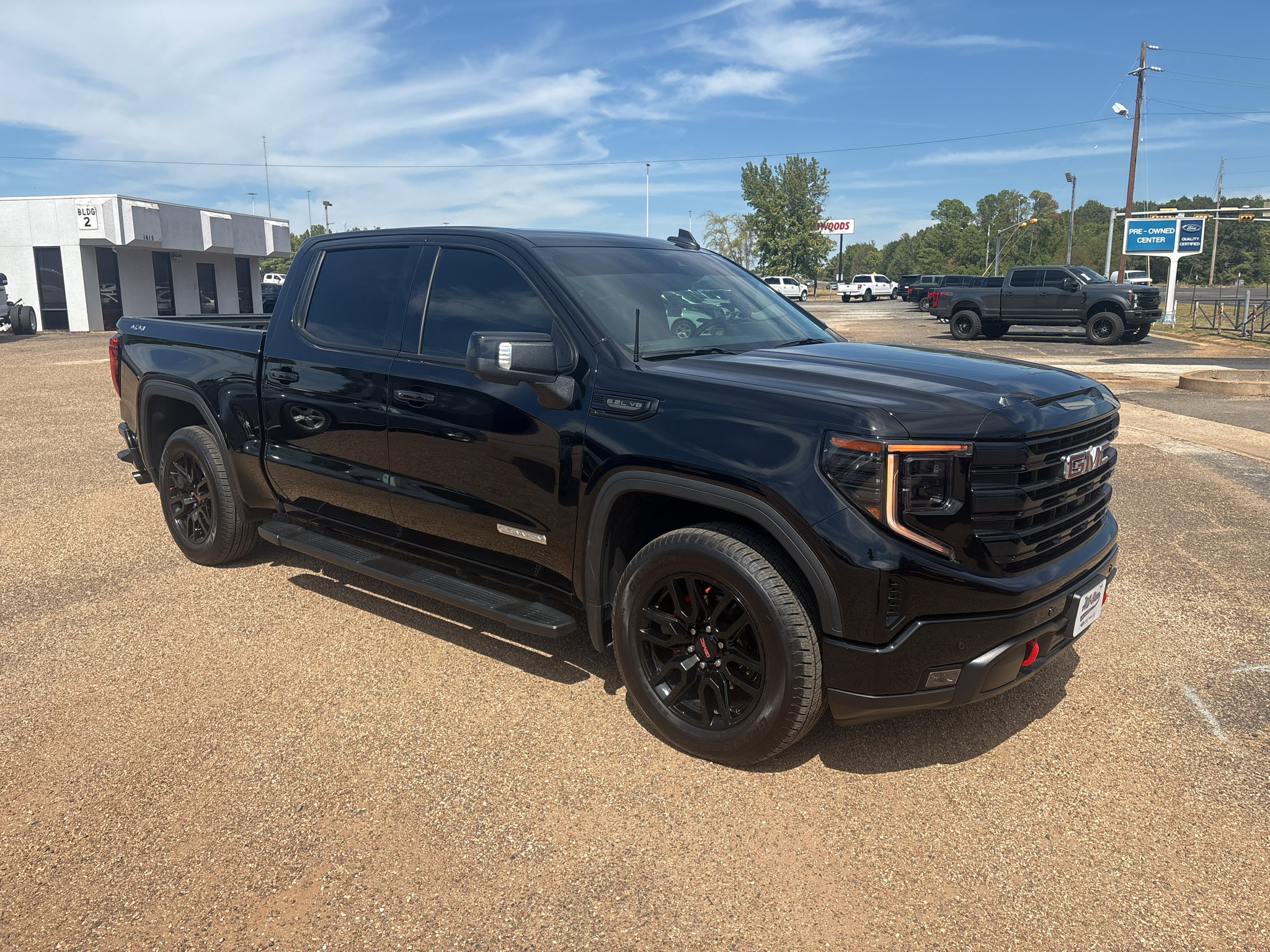 Used 2025 GMC Sierra 1500 Elevation w/ Elevation Premium Package AWD/4WD image 3