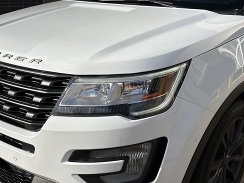 Used 2017 Ford Explorer XLT w/ Equipment Group 202A image 6