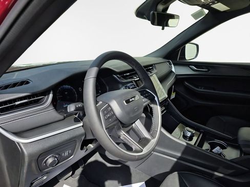 New 2025 Jeep Grand Cherokee L Altitude image 31