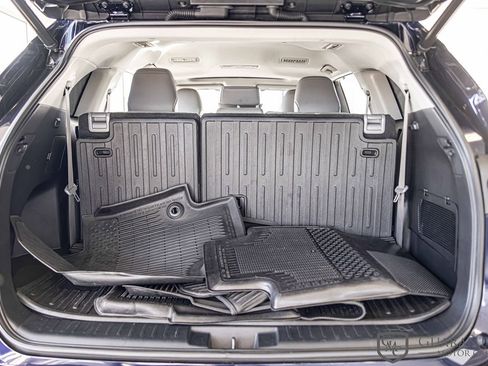 Used 2021 Toyota Highlander XLE AWD/4WD image 17