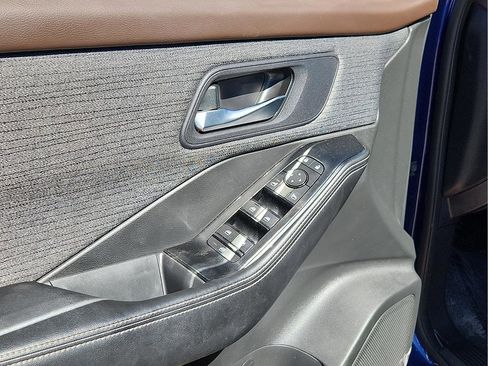 Used 2023 Nissan Rogue SV image 15