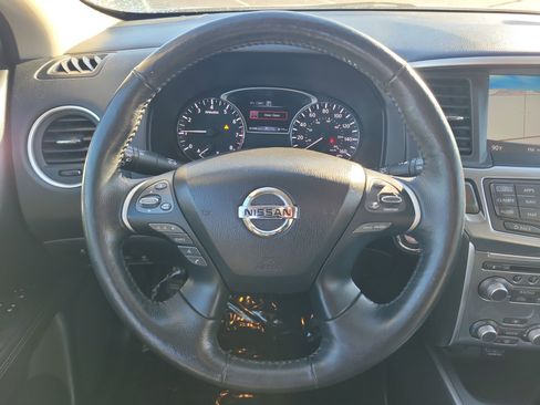 Used 2019 Nissan Pathfinder SL image 19