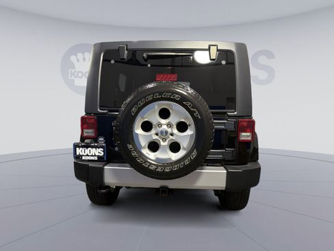 Used 2015 Jeep Wrangler Unlimited Sahara w/ Connectivity Group AWD/4WD image 5