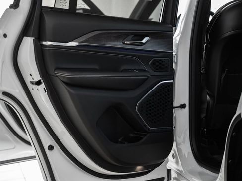 New 2025 Jeep Grand Cherokee Overland w/ Adv Protech Group III image 39