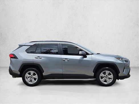 Used 2021 Toyota RAV4 XLE FWD image 4