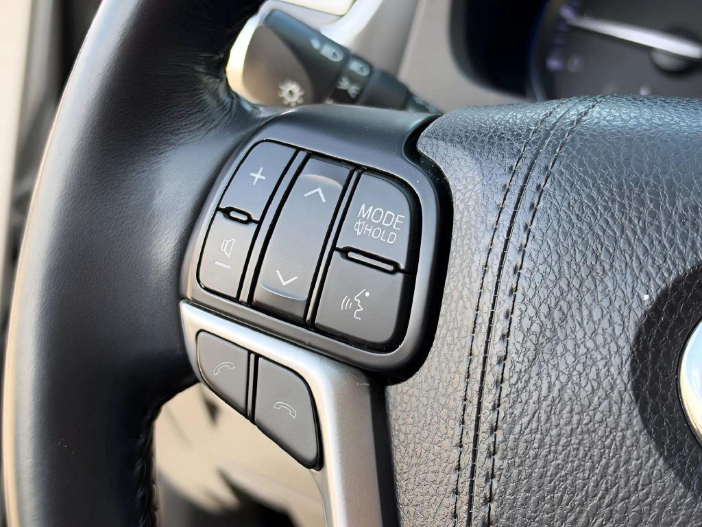 Used 2018 Toyota Highlander Limited AWD/4WD image 18