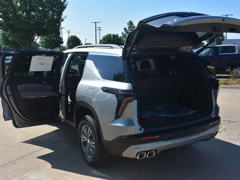 New 2026 Chevrolet Traverse LT w/ Driver Confidence Package FWD image 17