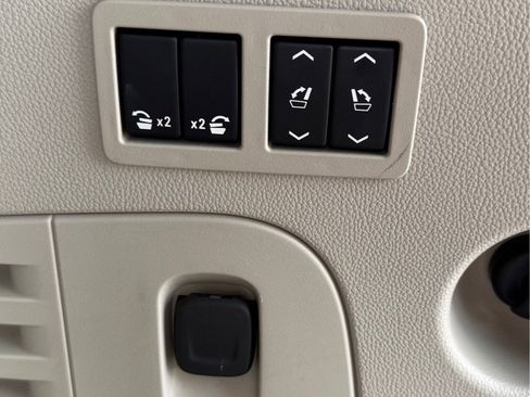 Used 2018 Cadillac Escalade Luxury AWD/4WD image 32