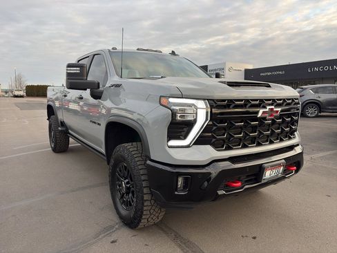 Used 2025 Chevrolet Silverado 2500 ZR2 w/ Technology Package image 1