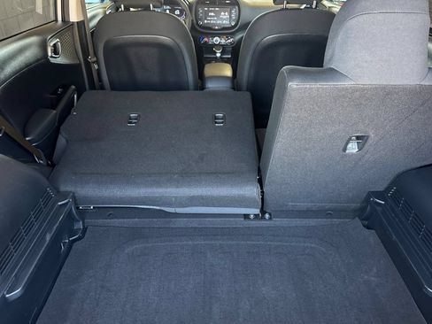 Used 2025 Kia Soul LX w/ LX Technology Package FWD image 15