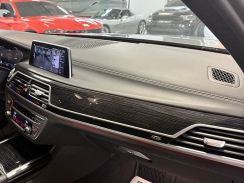Used 2021 BMW 750i xDrive w/ Executive Package image 22