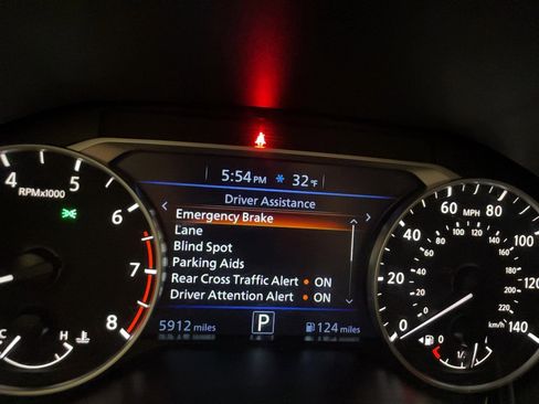 Used 2024 Nissan Altima 2.5 SV image 11