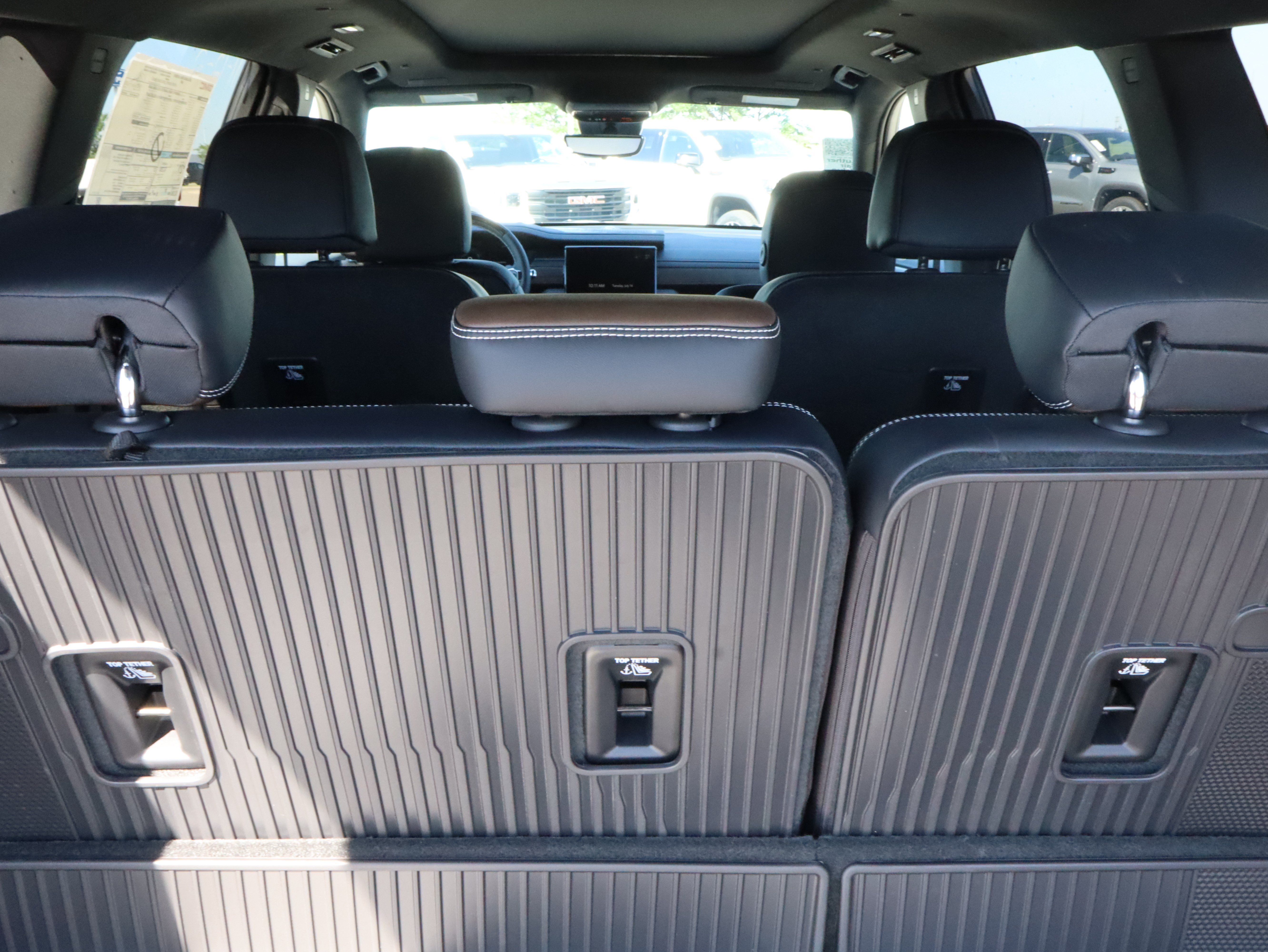 New 2026 GMC Acadia Denali Ultimate w/ LPO, Floor Liner Package AWD/4WD image 15