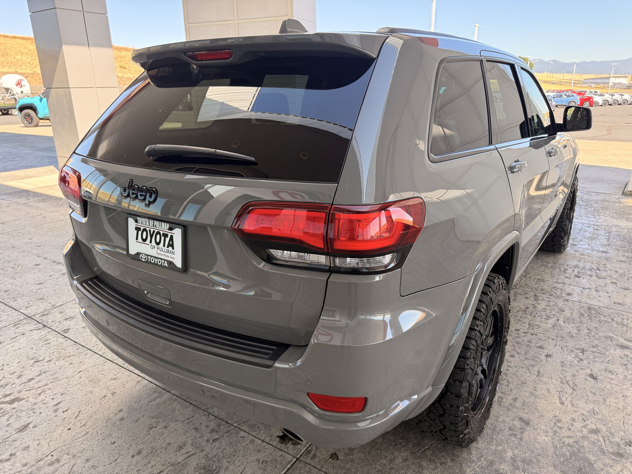Used 2022 Jeep Grand Cherokee Laredo X RWD image 9