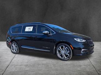 New 2026 Chrysler Pacifica Pinnacle video 2