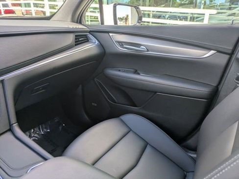 Certified 2025 Cadillac XT5 Luxury w/ LPO, Floor Liner Package FWD image 21