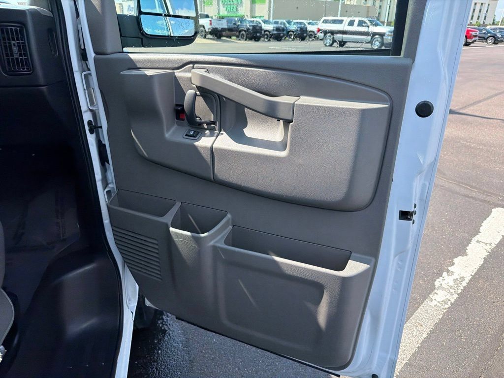 Used 2025 Chevrolet Express 3500 LT w/ LT Preferred Equipment Group RWD image 19