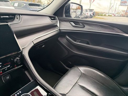 Used 2023 Jeep Grand Cherokee Limited image 18