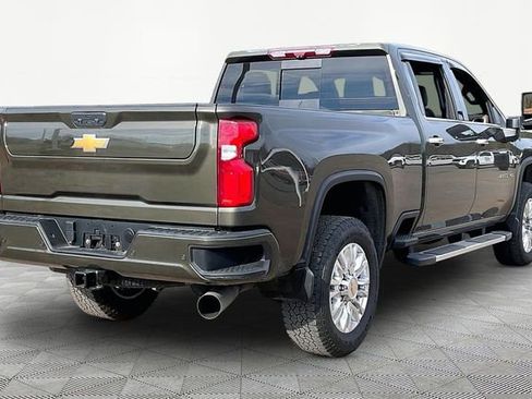 Used 2022 Chevrolet Silverado 2500 High Country w/ Technology Package image 5