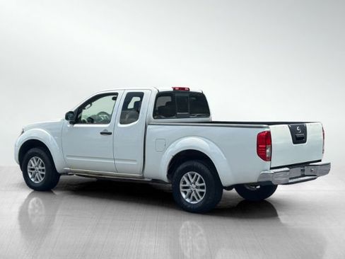 Used 2015 Nissan Frontier SV image 3