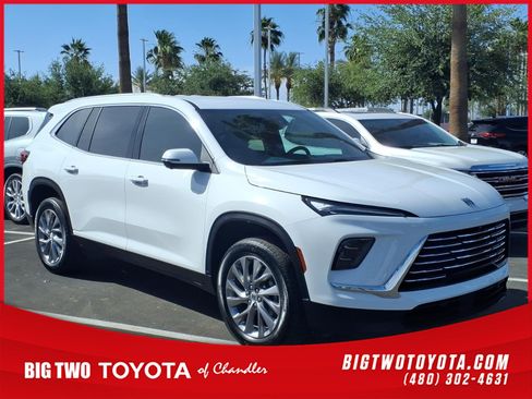 Used 2025 Buick Enclave Preferred FWD image 1
