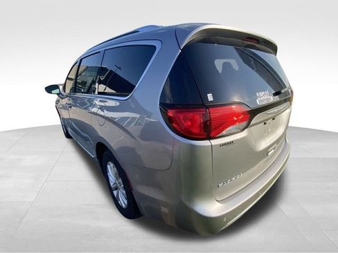 Used 2019 Chrysler Pacifica Touring-L FWD image 7