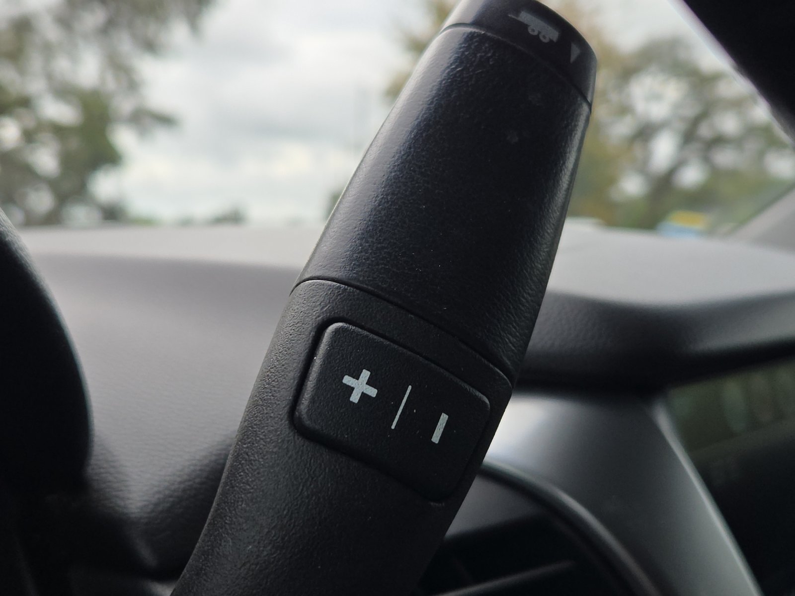Used 2020 Chevrolet Suburban Premier RWD image 21