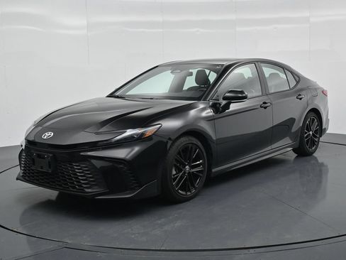 Used 2025 Toyota Camry SE FWD image 10