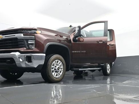 Used 2024 Chevrolet Silverado 2500 LT image 30