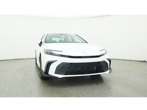 Used 2026 Toyota Camry SE FWD image 30