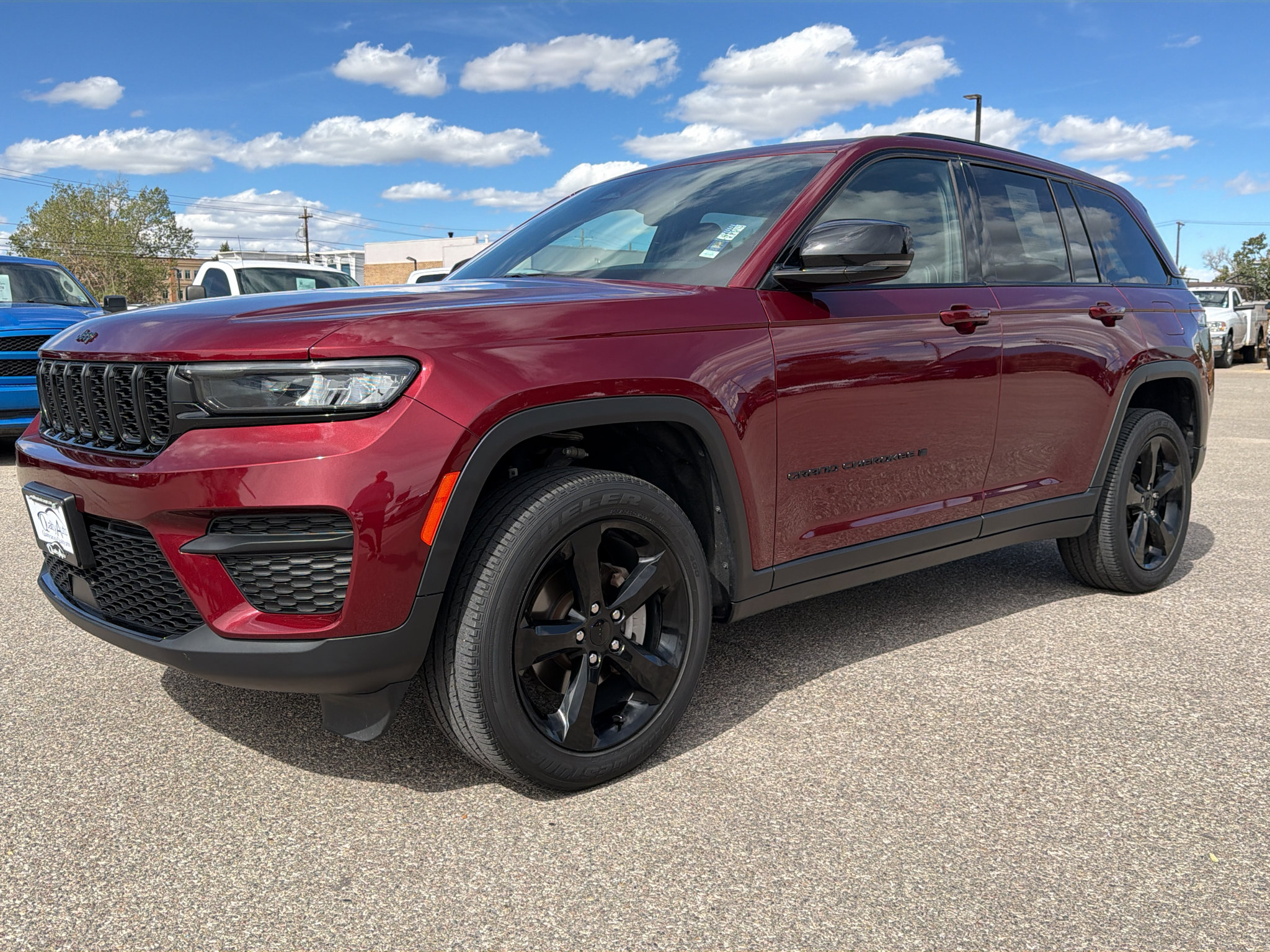 Used 2023 Jeep Grand Cherokee Altitude AWD/4WD image 3