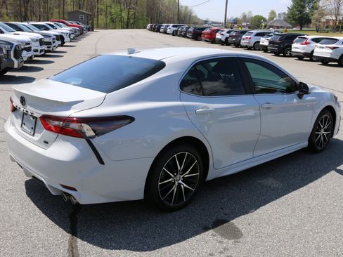 Used 2024 Toyota Camry SE FWD image 8