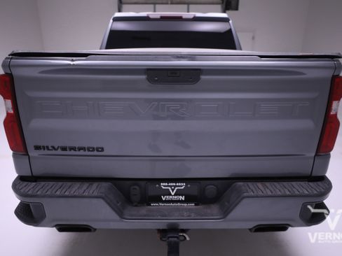 Used 2020 Chevrolet Silverado 1500 Custom w/ Custom Value Package image 4