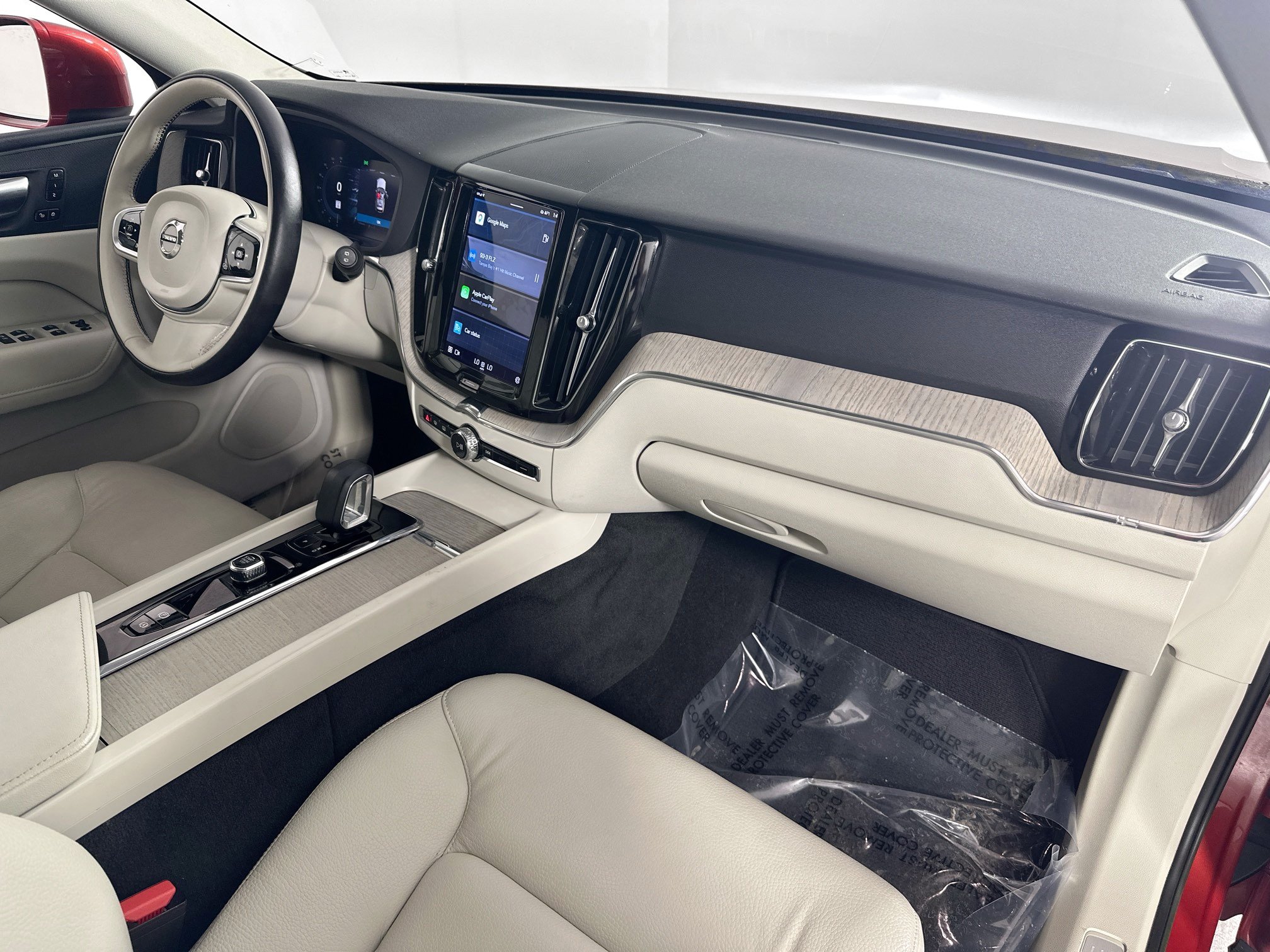 Used 2023 Volvo XC60 B5 Plus FWD image 28