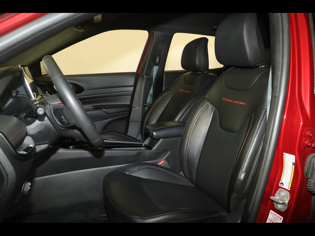 Used 2025 Jeep Compass Trailhawk AWD/4WD image 15