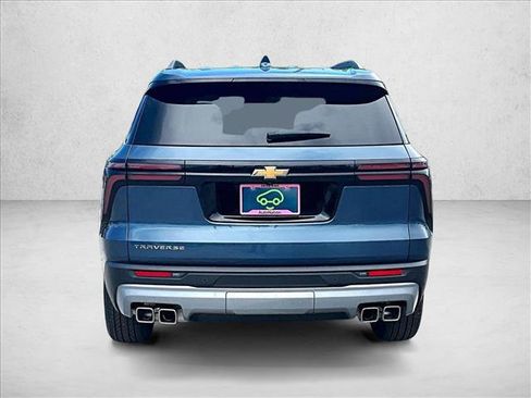Used 2026 Chevrolet Traverse LT FWD image 4