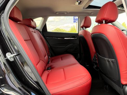 Used 2023 Kia Seltos SX w/ SX Sunroof Package AWD/4WD image 23
