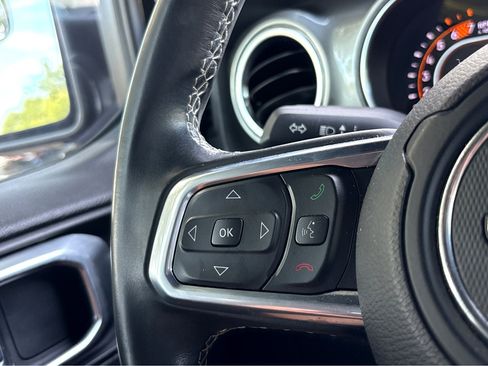 Used 2019 Jeep Wrangler Unlimited Sahara AWD/4WD image 13
