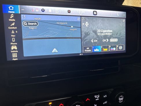 Used 2024 Jeep Wrangler Unlimited Rubicon w/ Technology Group image 23