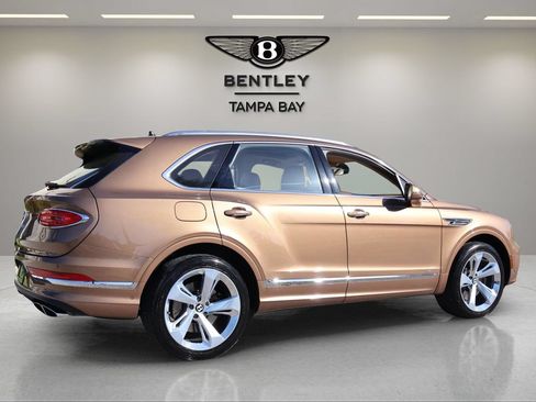 Used 2022 Bentley Bentayga AWD/4WD image 8