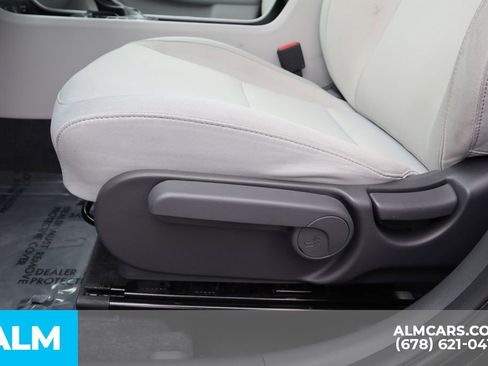 Used 2025 Hyundai Kona SE image 12