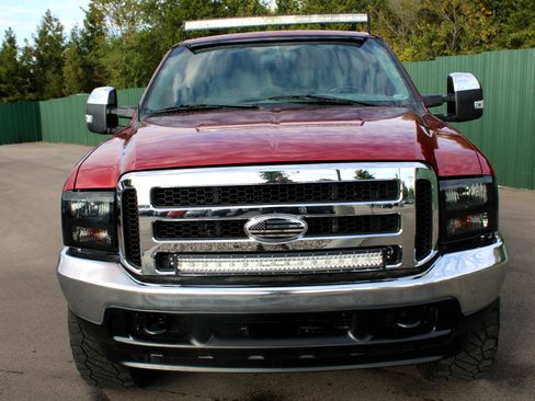 Used 2002 Ford Excursion XLT image 2