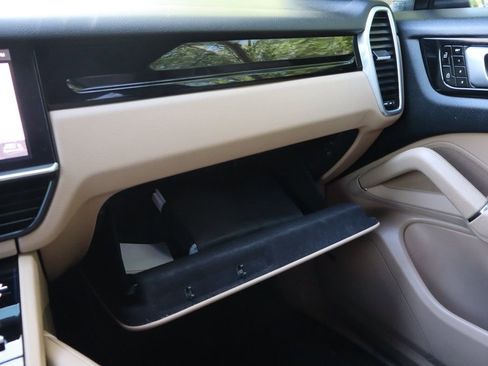 Used 2019 Porsche Cayenne S AWD/4WD image 39