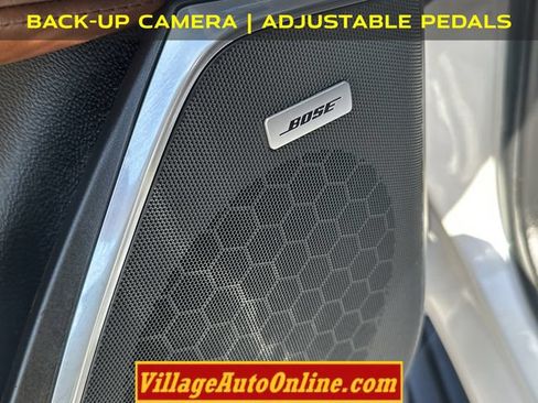 Used 2019 Cadillac Escalade ESV Premium Luxury AWD/4WD image 15