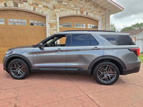 Used 2025 Ford Explorer ST-Line w/ Premium Package AWD/4WD image 6