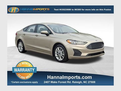 Used 2019 Ford Fusion SE image 1